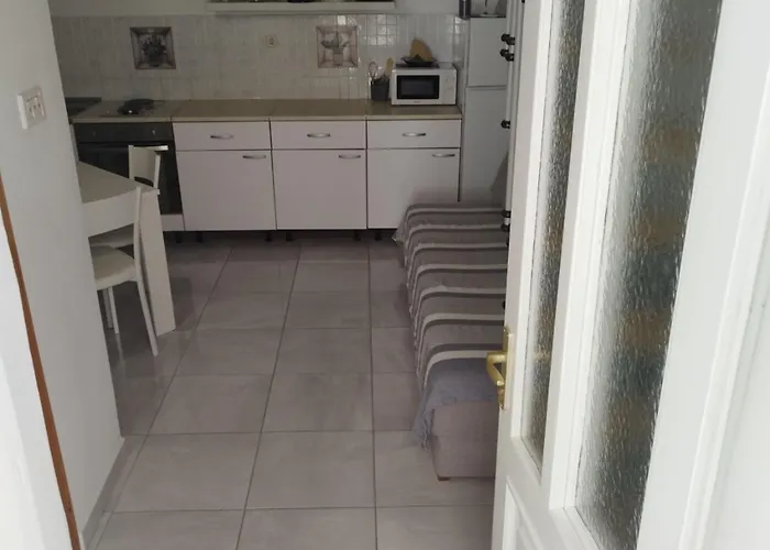 Apartament Leo Povile