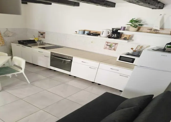 Leo Apartament Povile