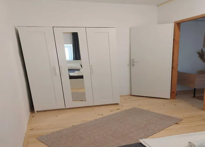 Apartament Leo Povile