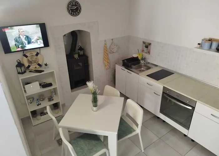 Apartament Leo Povile