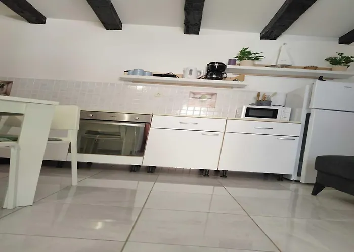 Leo Apartament Povile