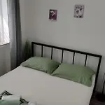 Leo Apartment *