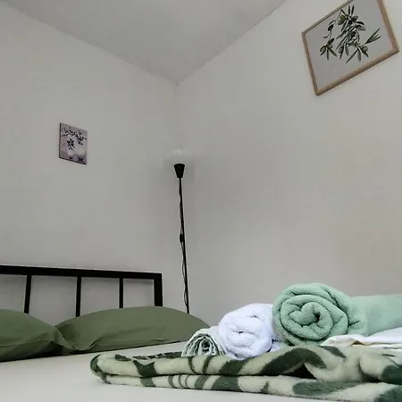 Leo Apartment