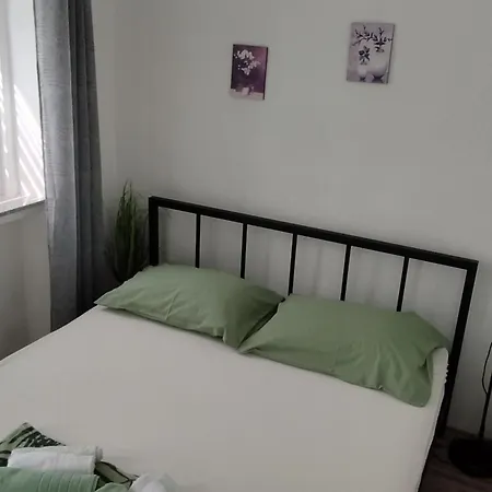 Leo Apartment *