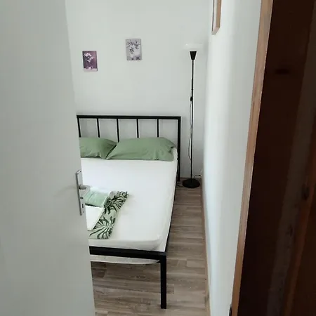 Leo Apartment