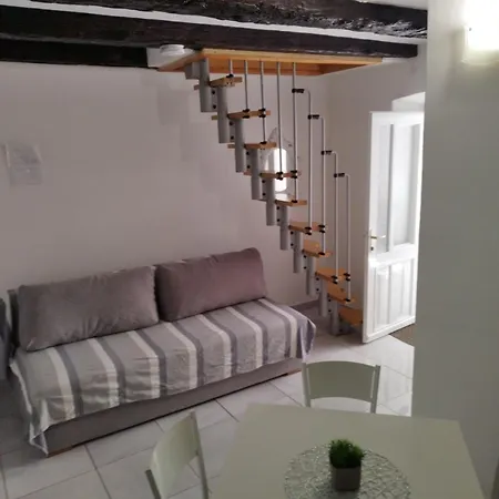 Leo Apartment *
