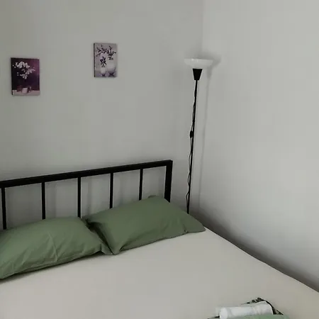 Leo Apartment