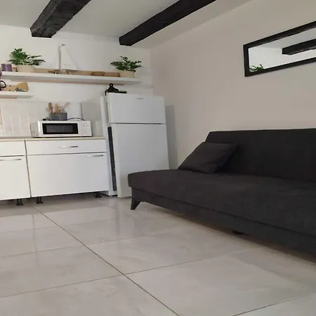 Apartment Leo