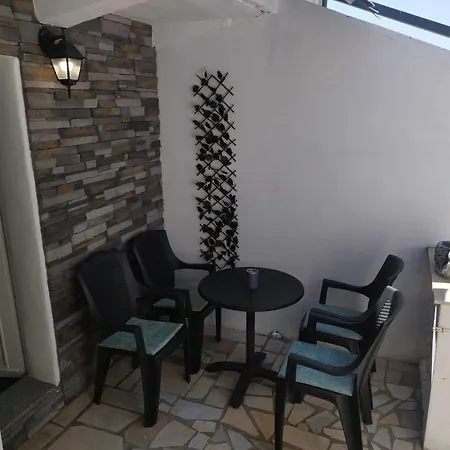 Leo Apartment *
