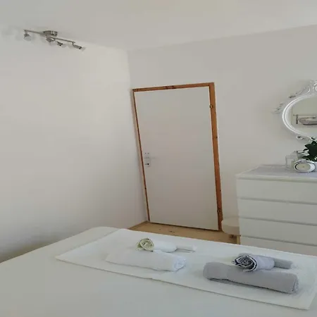 Leo Apartment *